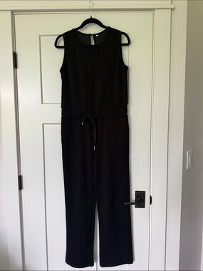 Women's Black Sleeveless Drawstring Waist Jumpsuit with pockets
